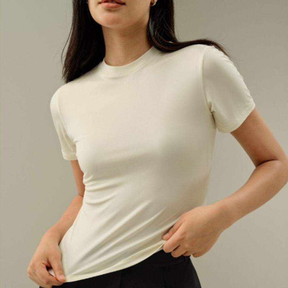 NWT Everyday Crewneck Short Sleeve 100% silk Top in Cream